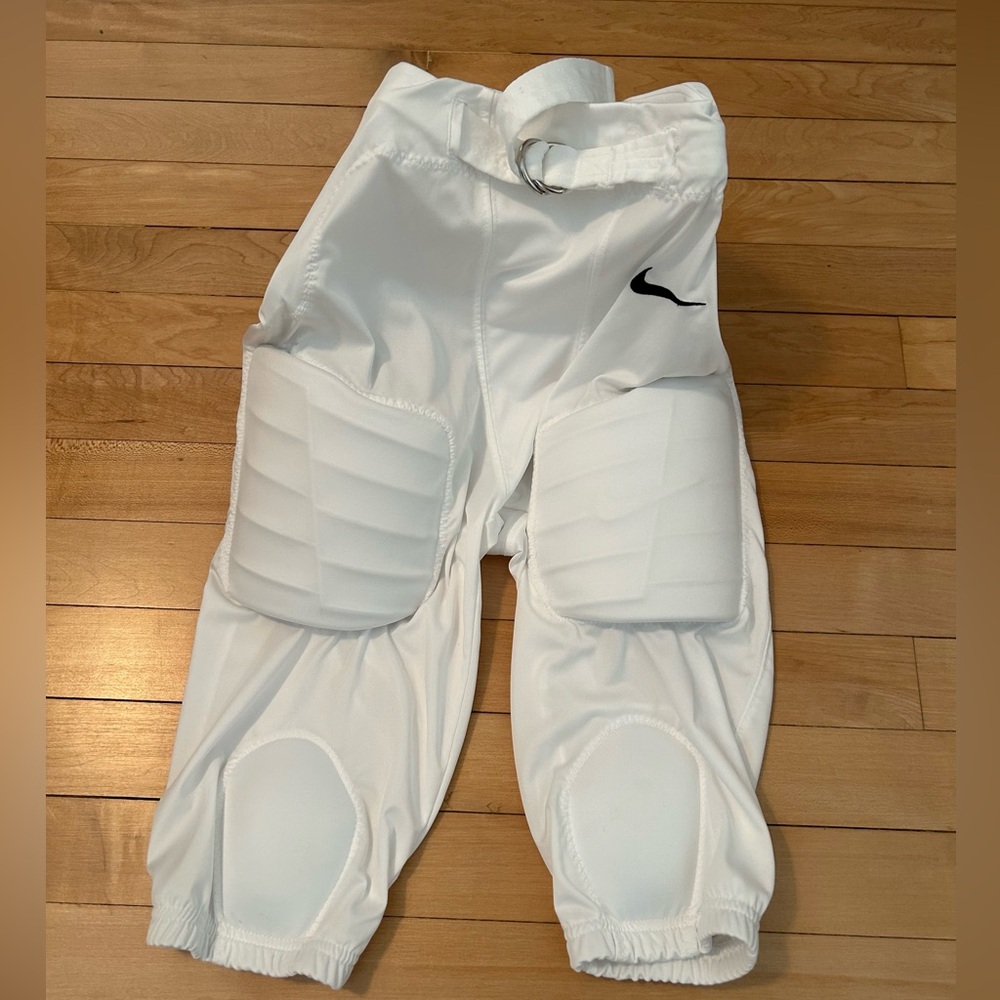 NWOT Nike Recruit football pant youth